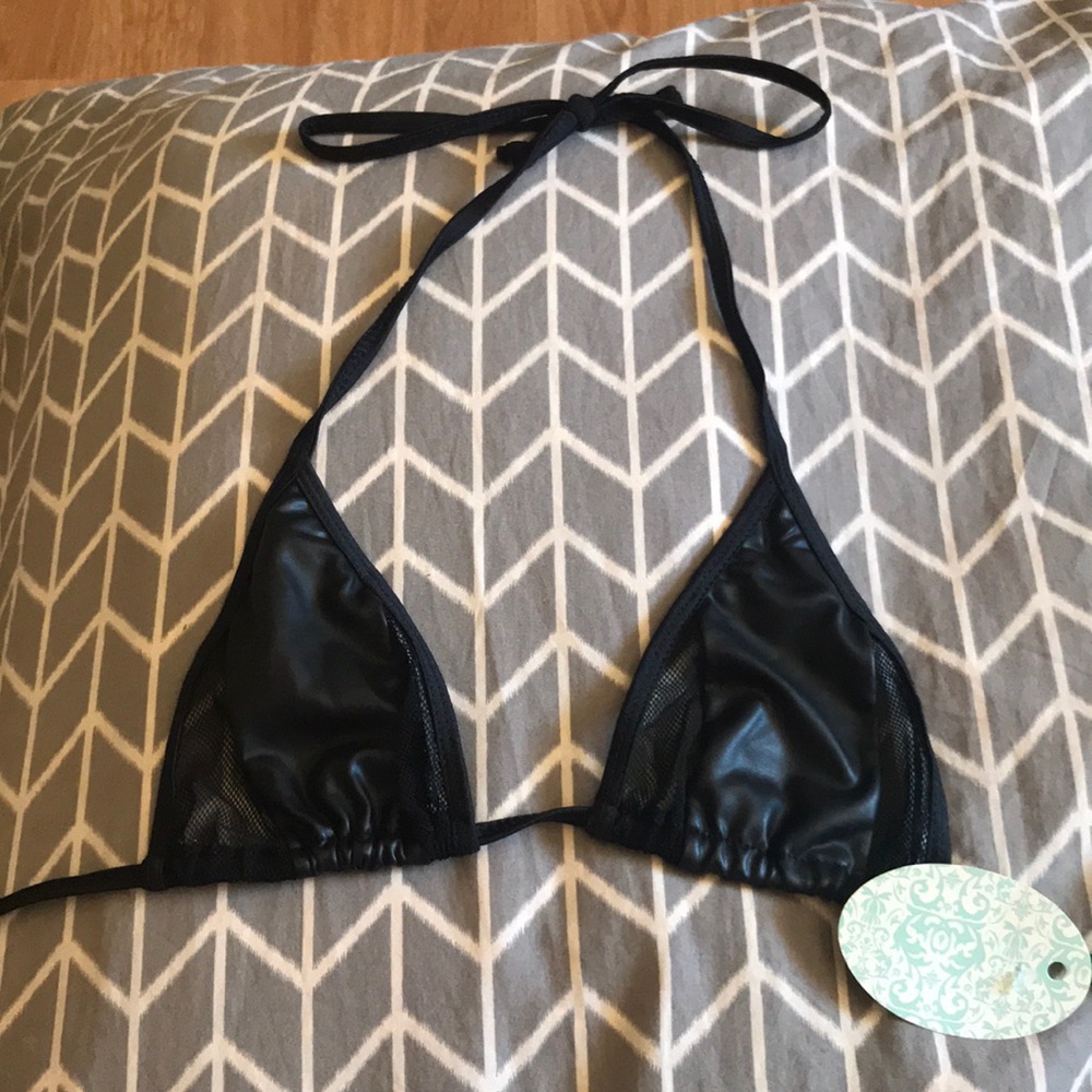 NWT. Black Triangle bikini top